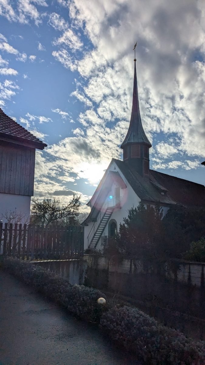 Reformierte Kirche Urdorf im Abendlicht